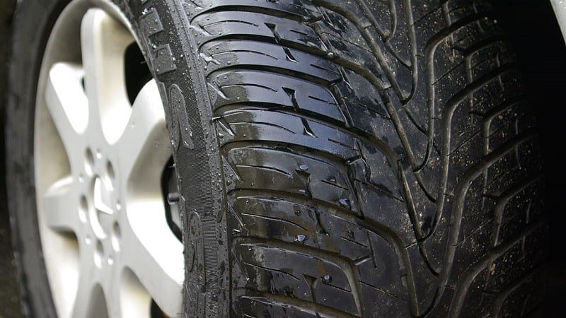 How Much Do Car Tires Weigh - main - 2 - www.aboutyourtires.com